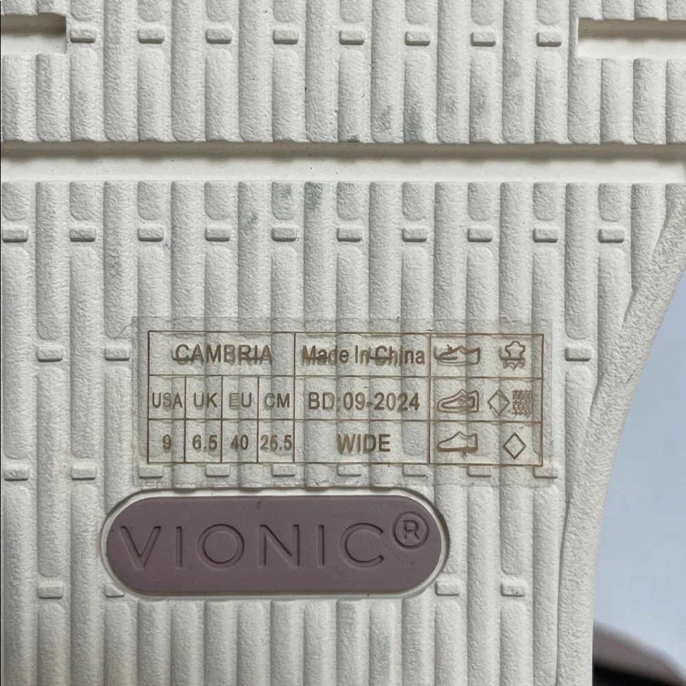 Vionic Cambria Slip On Sneakers in Magnolia Dusk